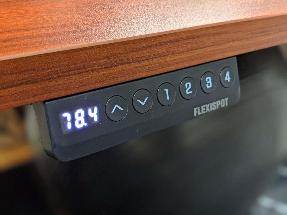 ボタンを長押しすると、その高さをメモリーに記録できます。