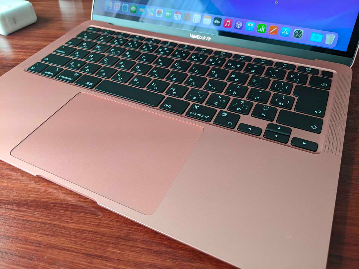 ゴールドとピンクの中間のような色